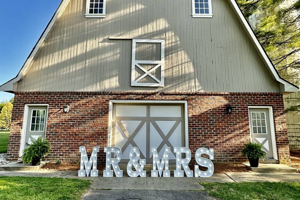 Marquee light-up letters