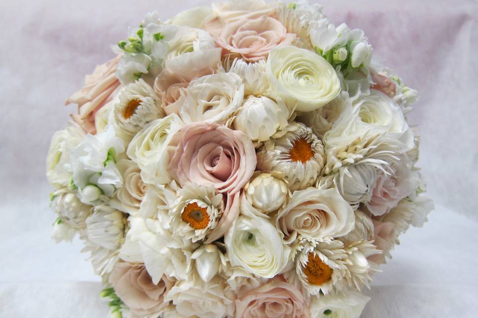 Blush bridal bouquet