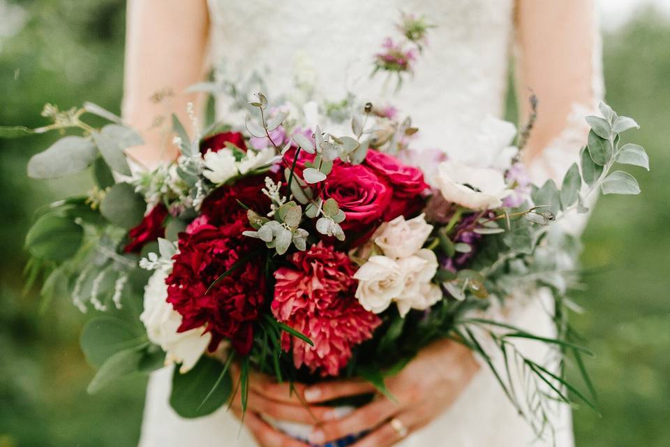 Red bouquet | Longbrook Photography