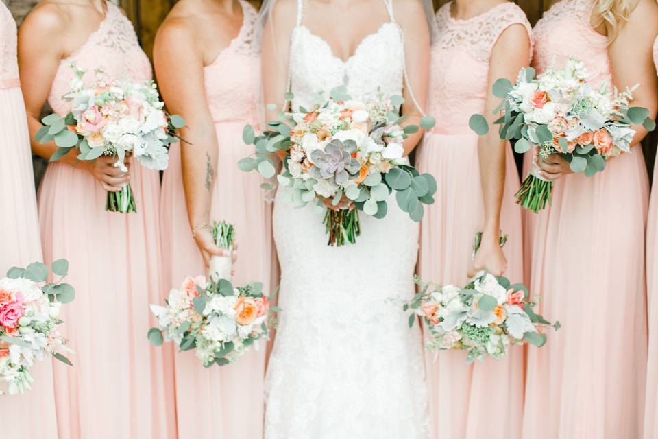 The bride and bridesmaids | Vanessa Marie Photography