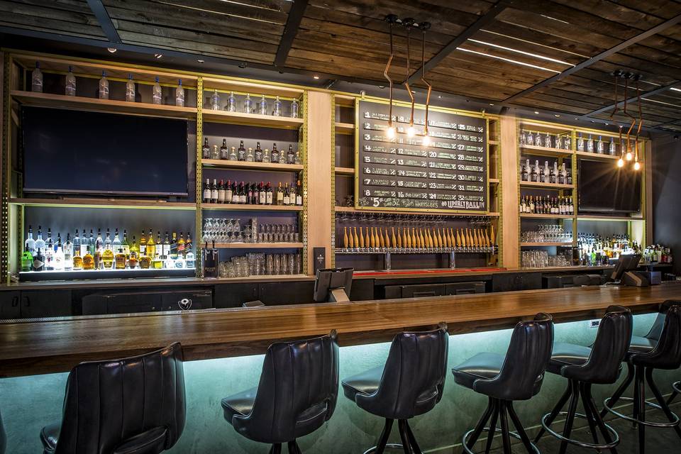 32 tap craft beer bar