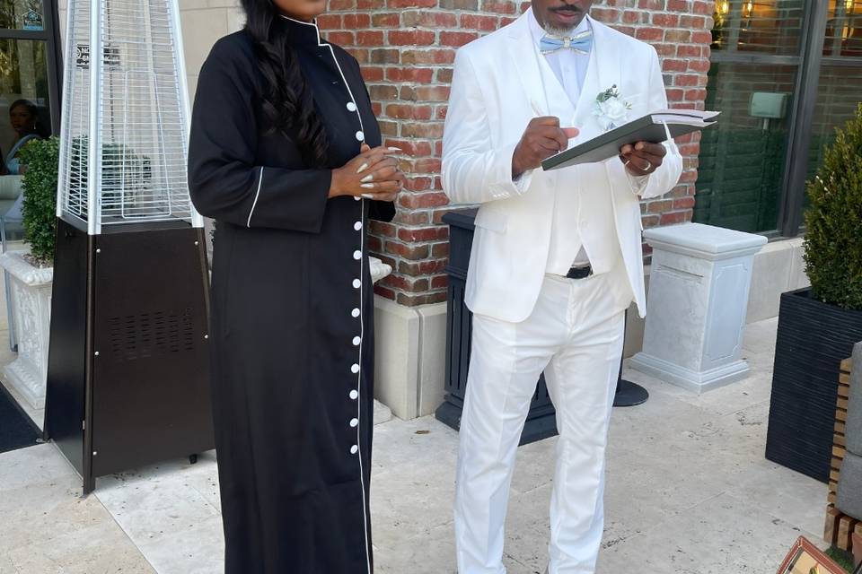 Officiant K Virgil