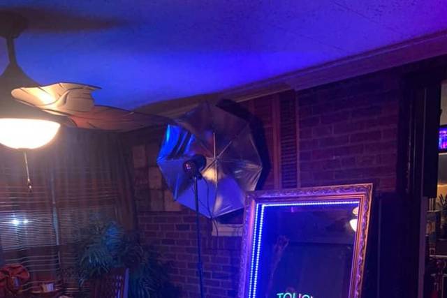 Mirror booth