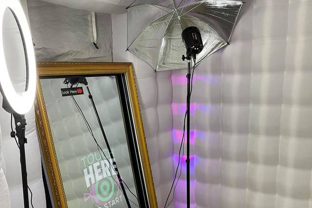 Mirror booth