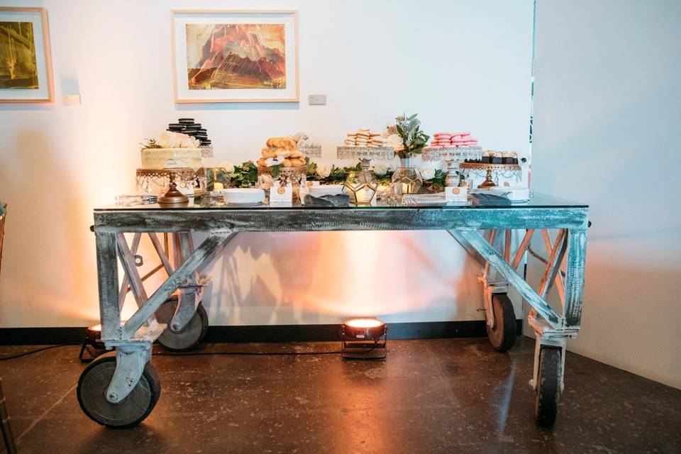 Our accent table & desserts