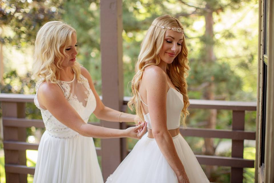 Assisting the bride | Photography by Chard Photo, Venue Hyatt Lake Tahoe, Incline Village, Makeup and Hair by La Di Da Beauty