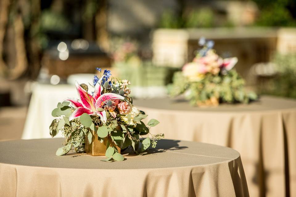 Table setting with centerpiece