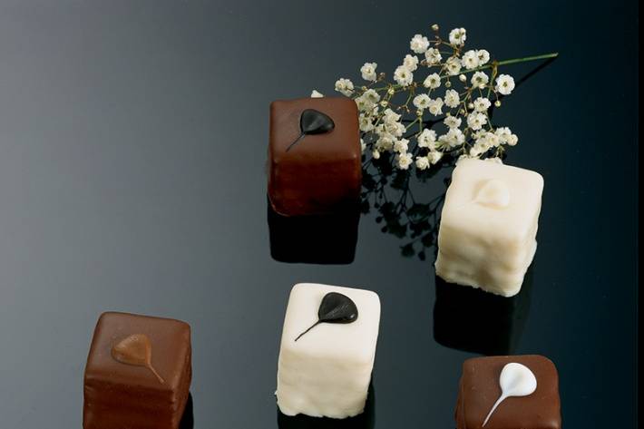 Tuxedo Petit fours