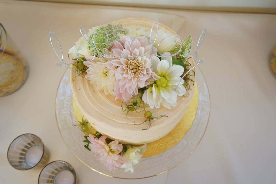 Round floral cake