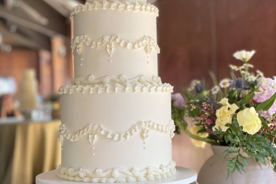 3 tier vintage piping