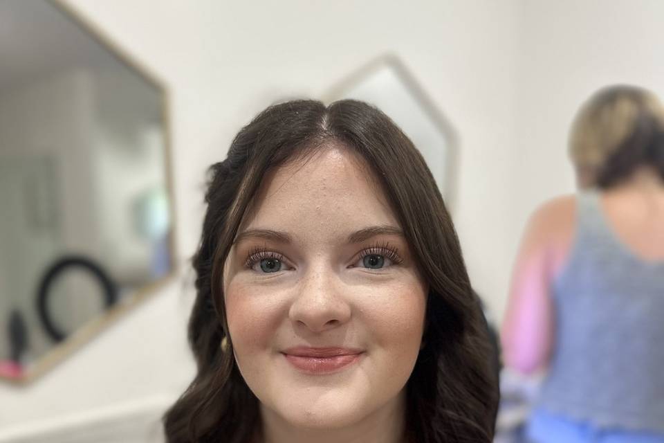 Makeup on bridesmaid