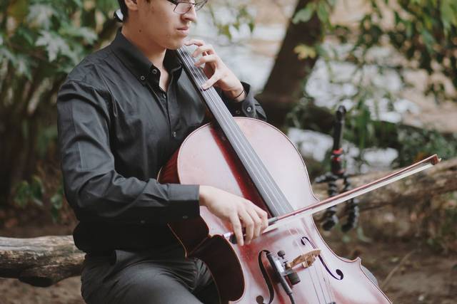 Cellist David Hincapie