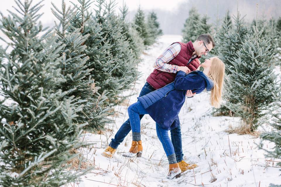 Wintry OH Engagement Session