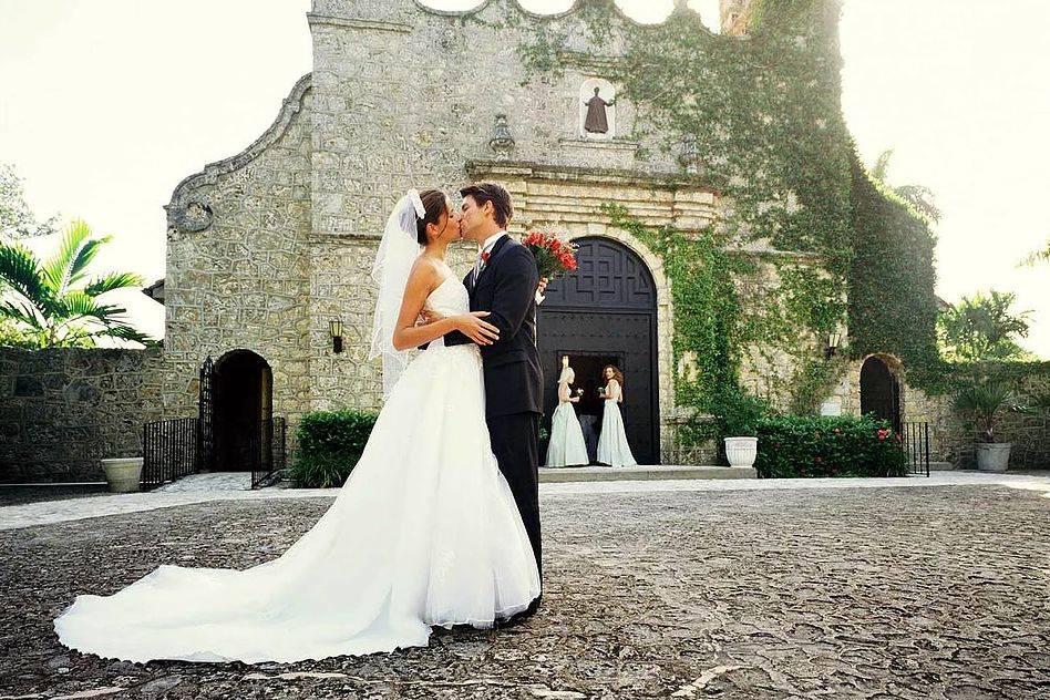 Couple kissing