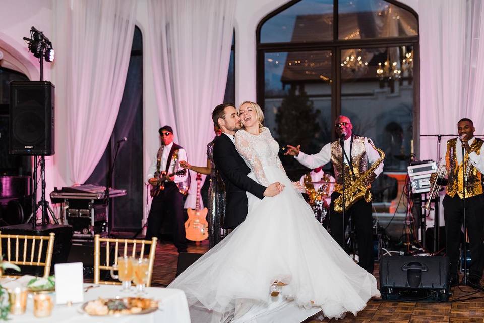 The Maxx Wedding Band