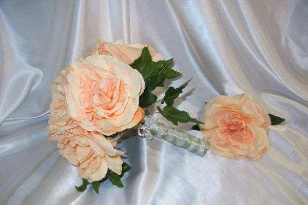 Large Silk Garden Peach Roses with ivy leaves. The stems are wrapped in sage green satin ribbon and accented with white sheer ribbon.   There is also a rhinestone letter pin on the handle.  A little way to add sparkle to your bouquet.  The boutonniere is a large pearch garden rose with ivy.