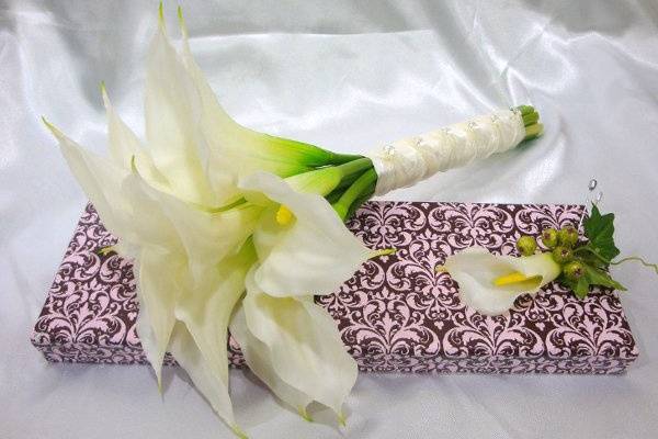 White Calla Lily Bouquet with matching boutonniere