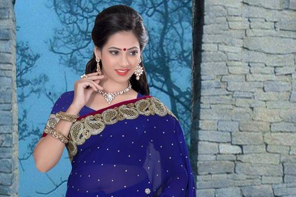 Buy gorgeous women indian designer Sarees Online for occasions like wedding henna saree, bridal saree, festivals saris with various discounted price at Heena Style Saree. Shop for the range of designer sarees, silk sarees, cotton sarees, lehenga sarees. http://www.heenastyle.com/sarees