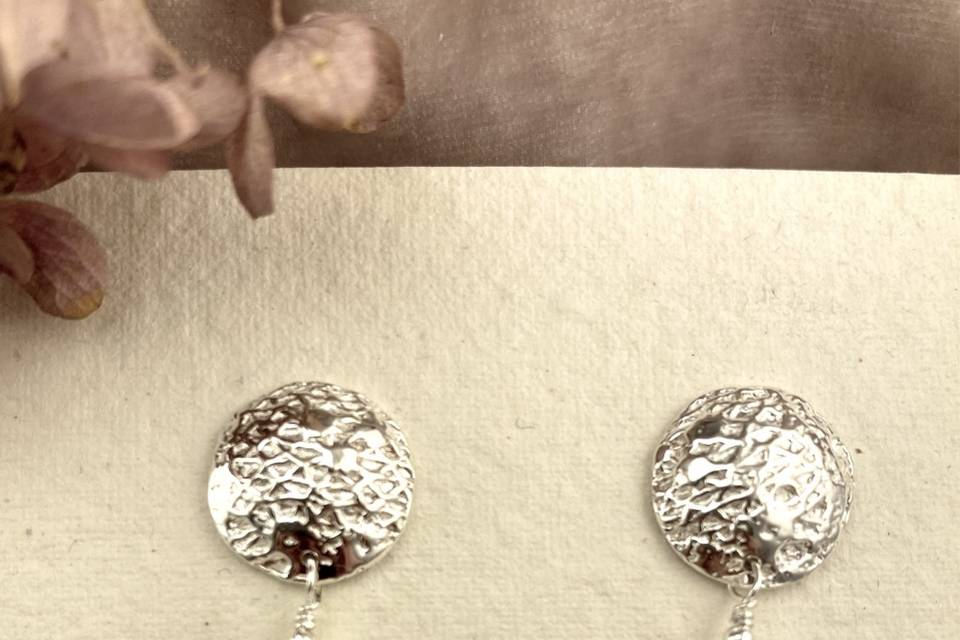 Lace Post with Pearl Drop