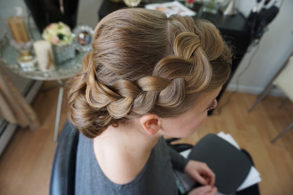 Wavy wedding hair with accessory