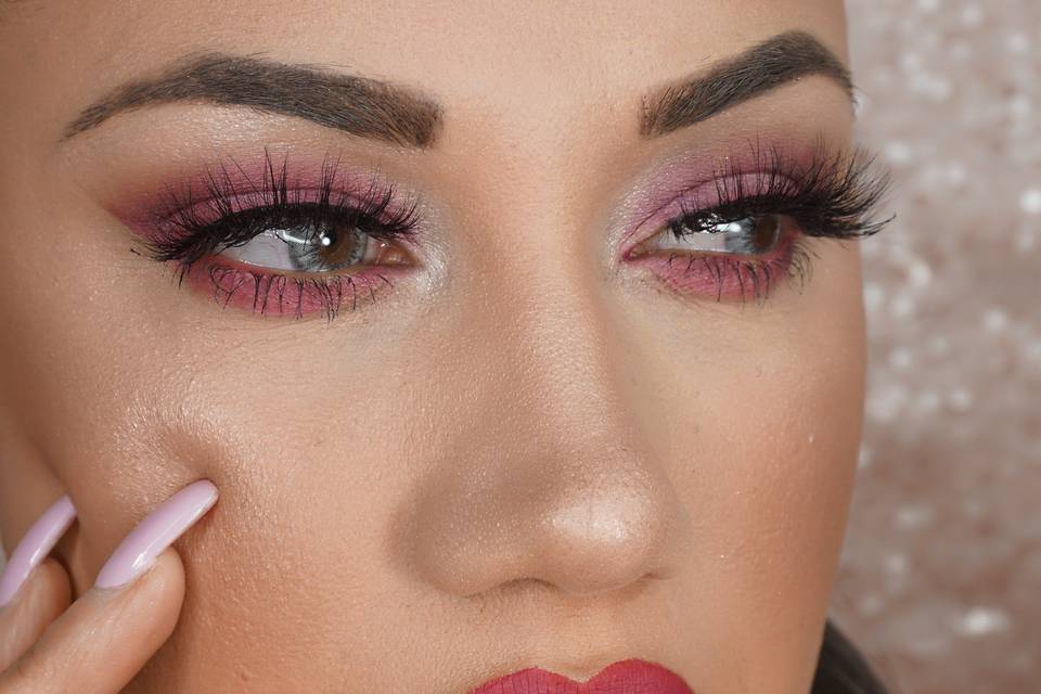 Beautiful pink eye look