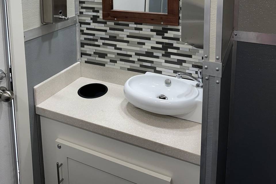 Men’s lavatory sink