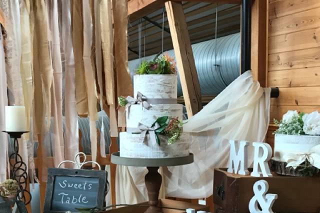 Display cake table