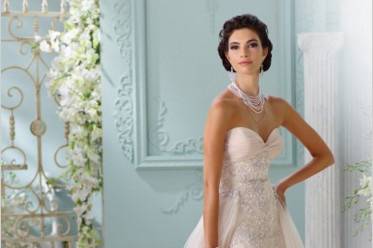 lara's bridals & formals