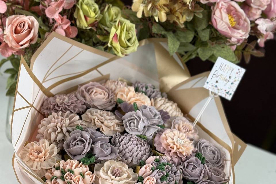 Cupcake bouquet centerpiece
