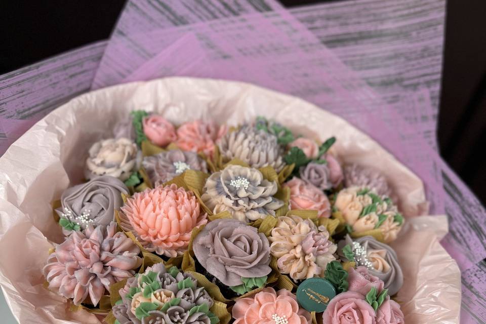 Cupcake bouquet centerpiece