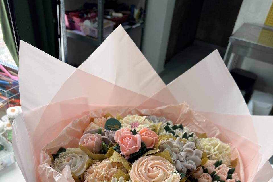 Cupcake bouquet centerpiece