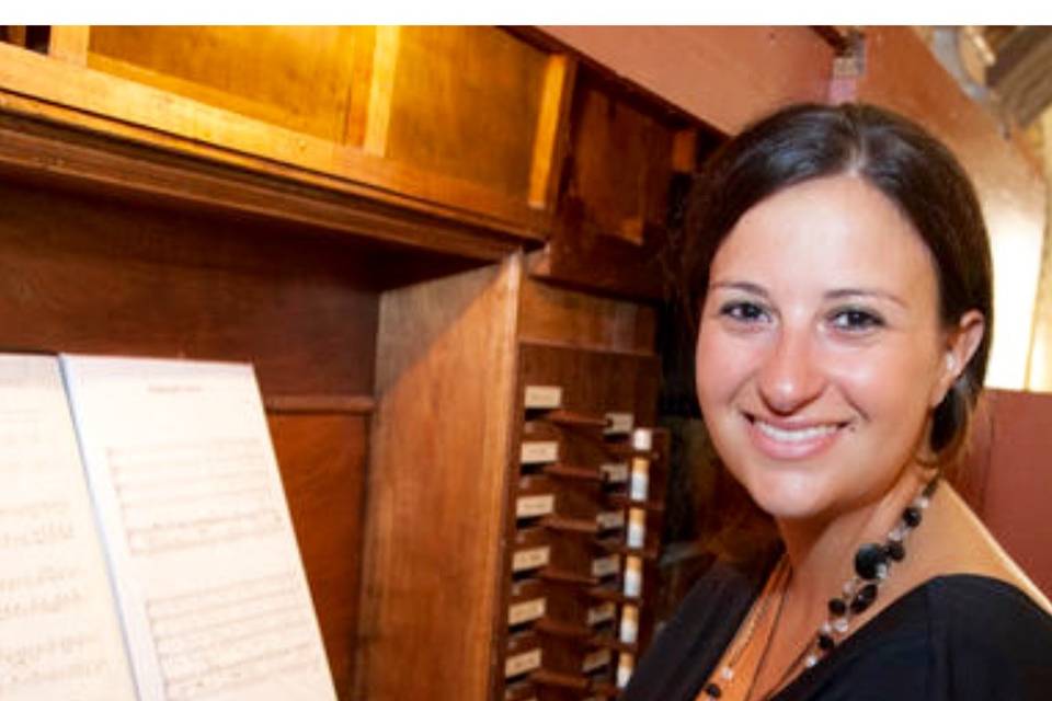 Manuela: Pianist and organist