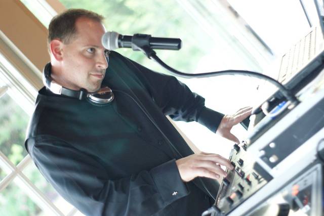 DJ