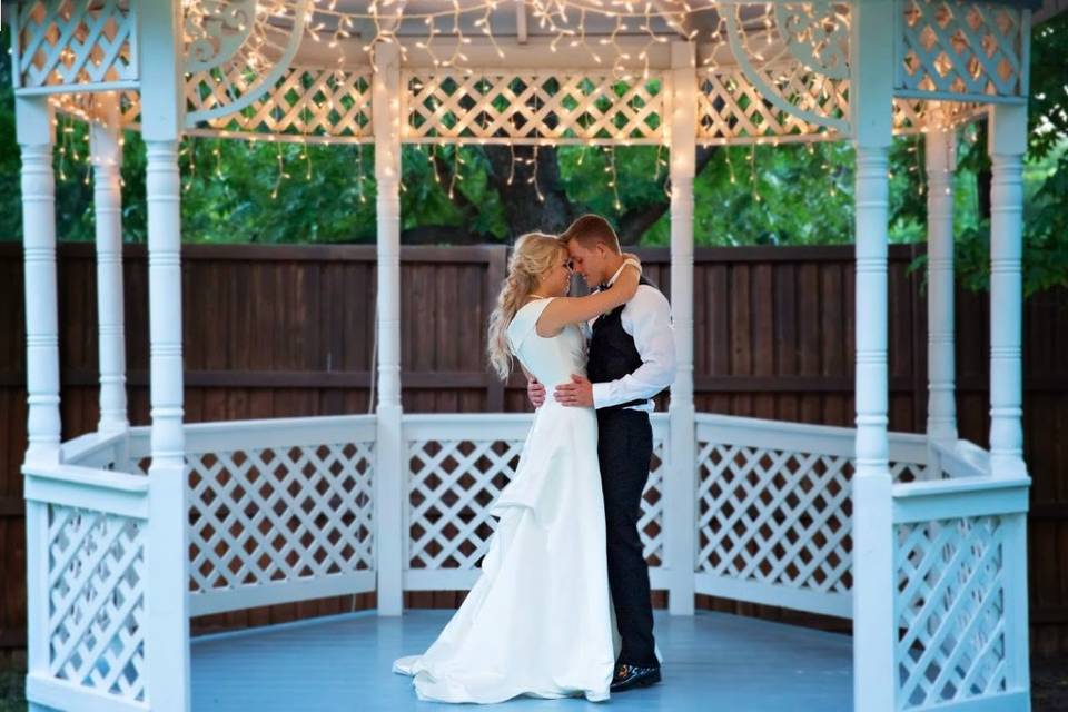 Newlyweds at the gazebo