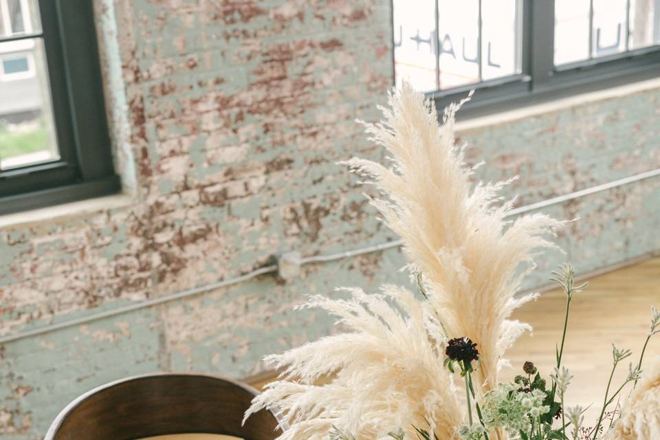 Feather-inspired tablescape