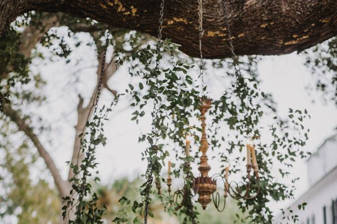 Feather-inspired tablescape