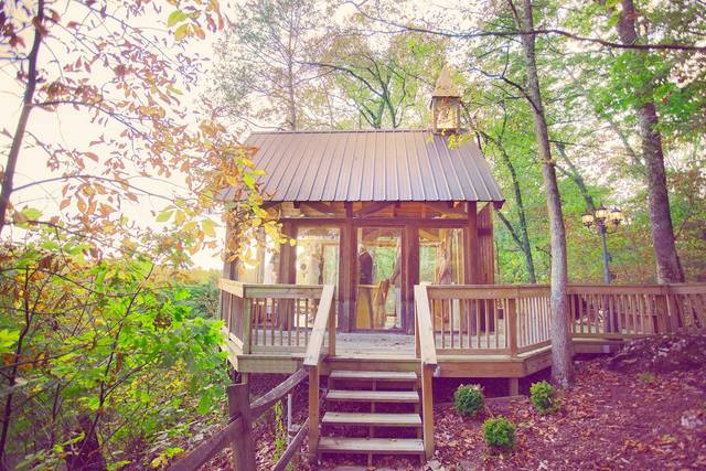 Nolichuckey Bluffs Bed & Breakfast Cabins & Wedding Venue