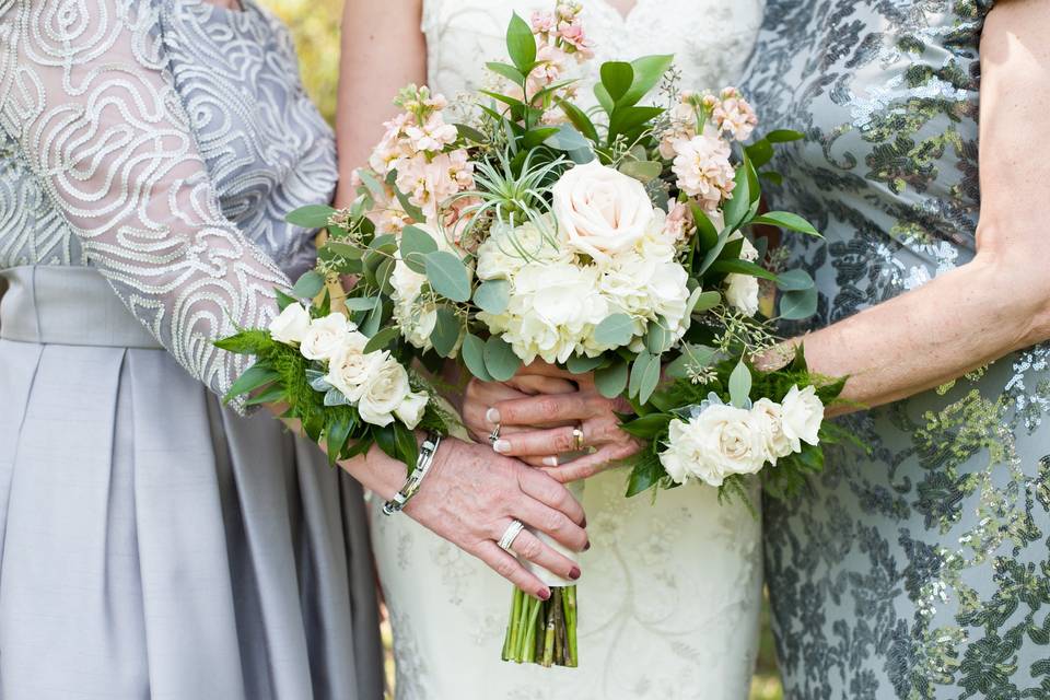 All White Easel - Gidas Flowers