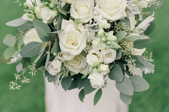 White bridal bouquet