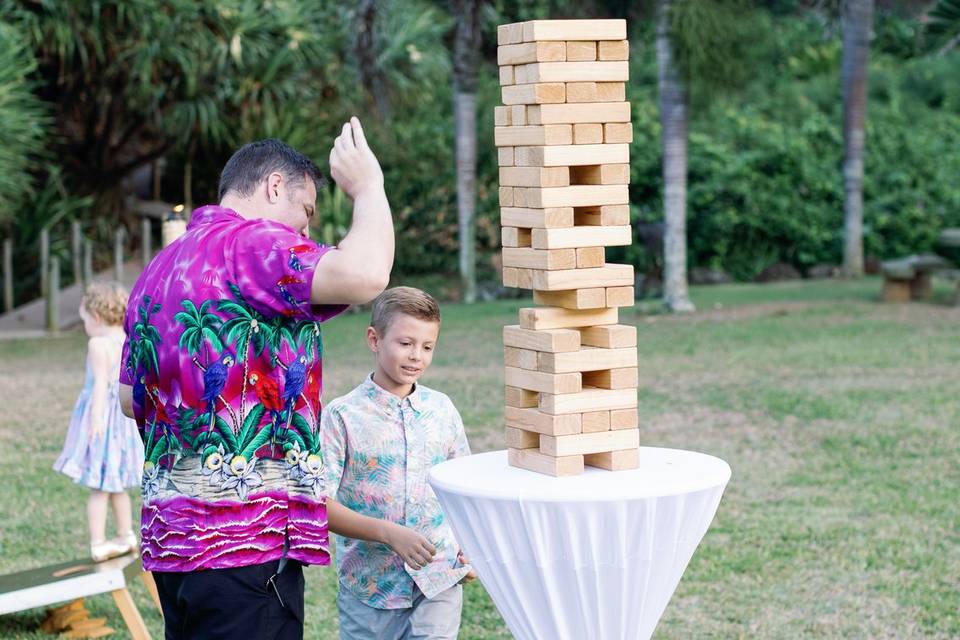 Giant Jenga & Cornhole