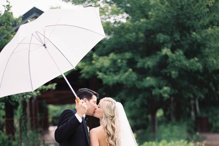 Umbrella kiss