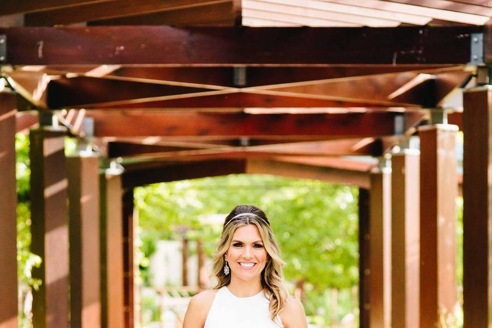 Bride all in white