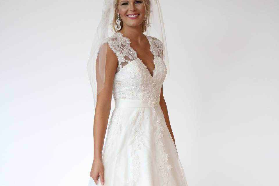 Scalloped Lace and Tulle Wedding Dress