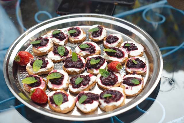 Blackberry & Goat Cheese Crost