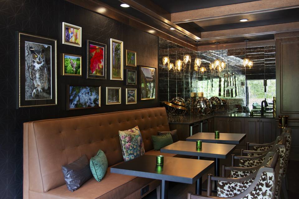 Concierge Lounge 21+