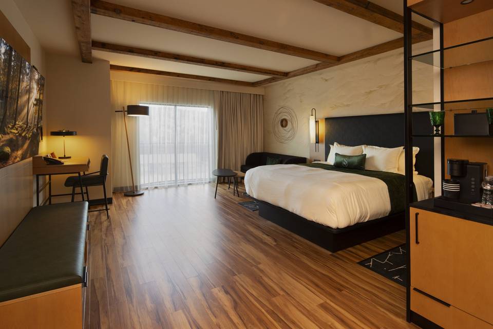 Concierge Executive King 21+