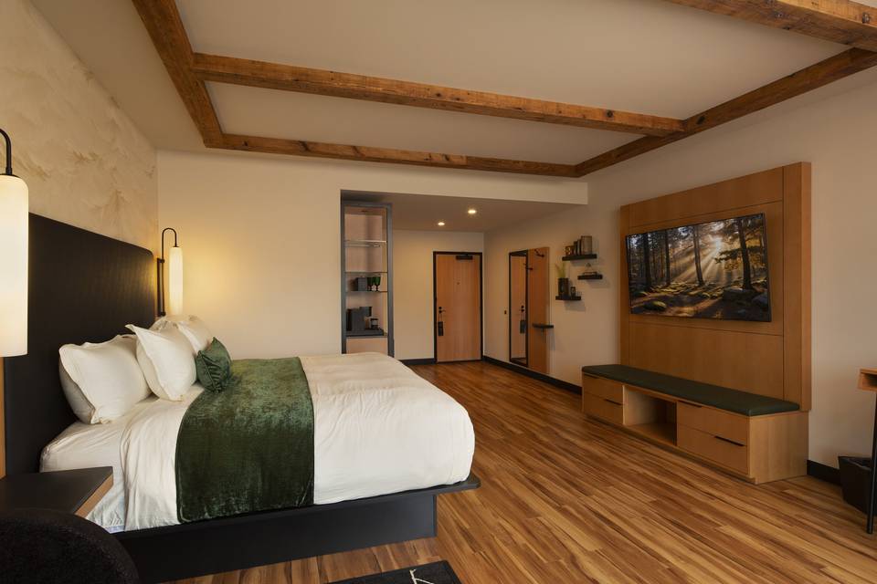 Concierge Standard King 21+
