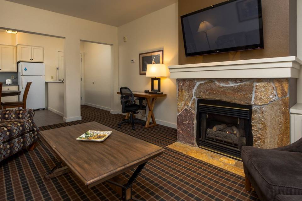 Suite/Fireplace/Full Kitchen