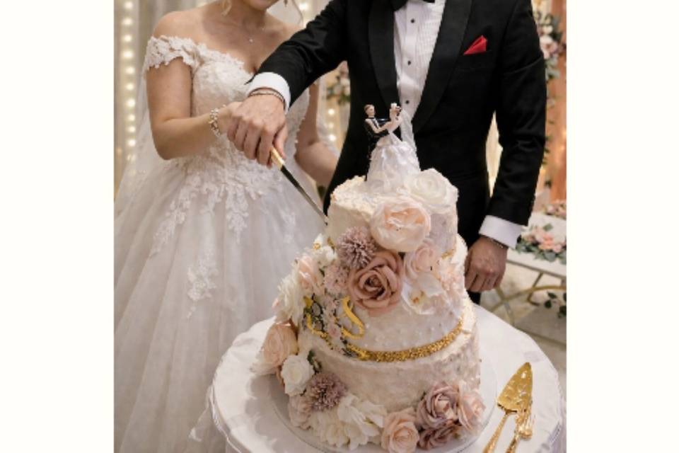 Soft Dusty Rose Wedding Cake