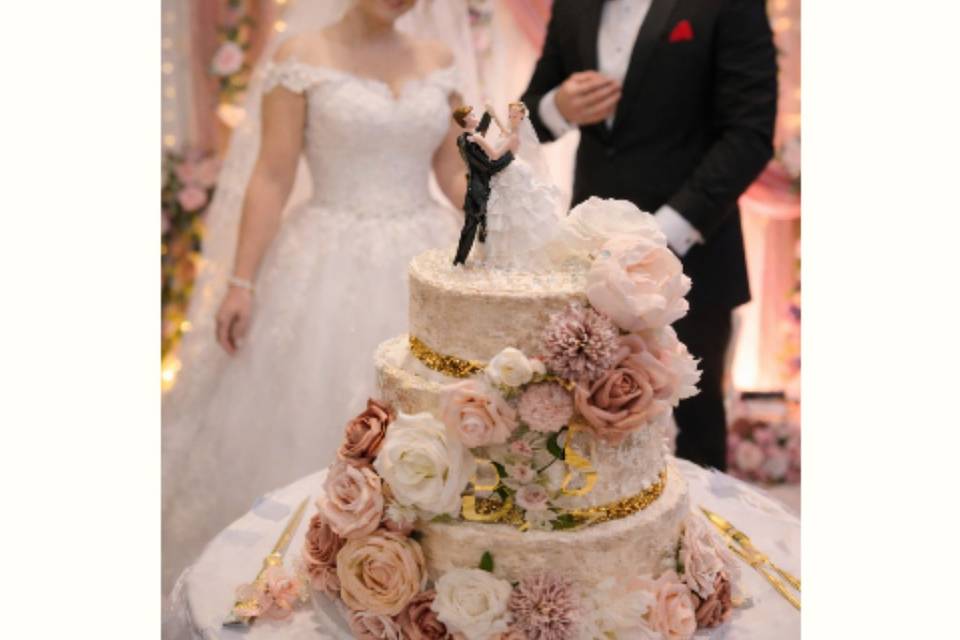 Soft Dusty Rose Wedding Cake